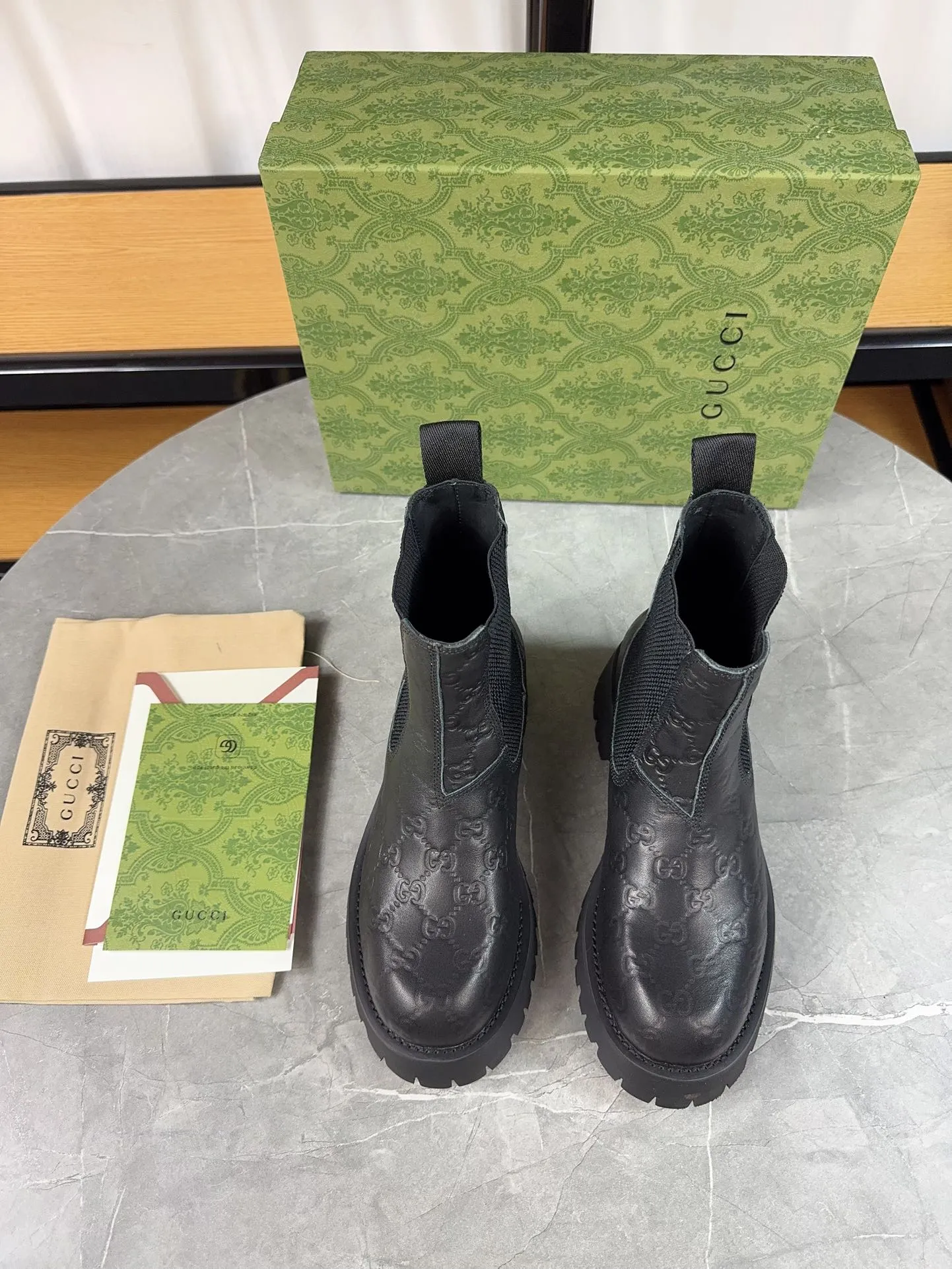 Men's shoes 💰640💰 New model from Gucci, double GG groove thick-soled loafers. The original version is made 1:1. Super beautiful quality, classic model at the counter. ❶Upper: original open-edge beaded cowhide ❷Inner lining: water-dyed cowhide ❸Feet: water-dyed cowhide ❹Outsole: ultra-light original sole ❺Thick sole heightening: 3.5cn ❻Packing: original packaging ❼Number: 35-42 (41 41 customized, non-refundable) Men's model: 38-46 (45, 46 customized, non-returnable)